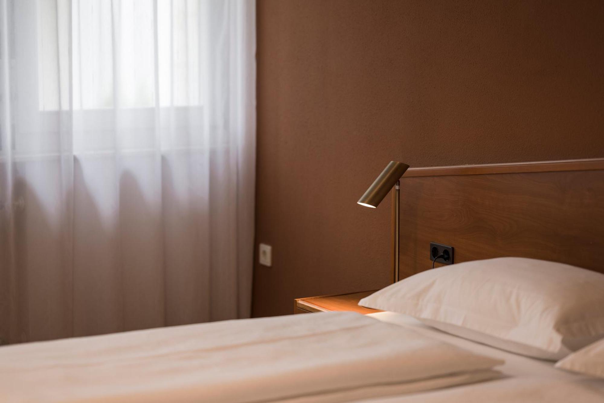Residence Desiree Classic & Design Мерано Стая снимка