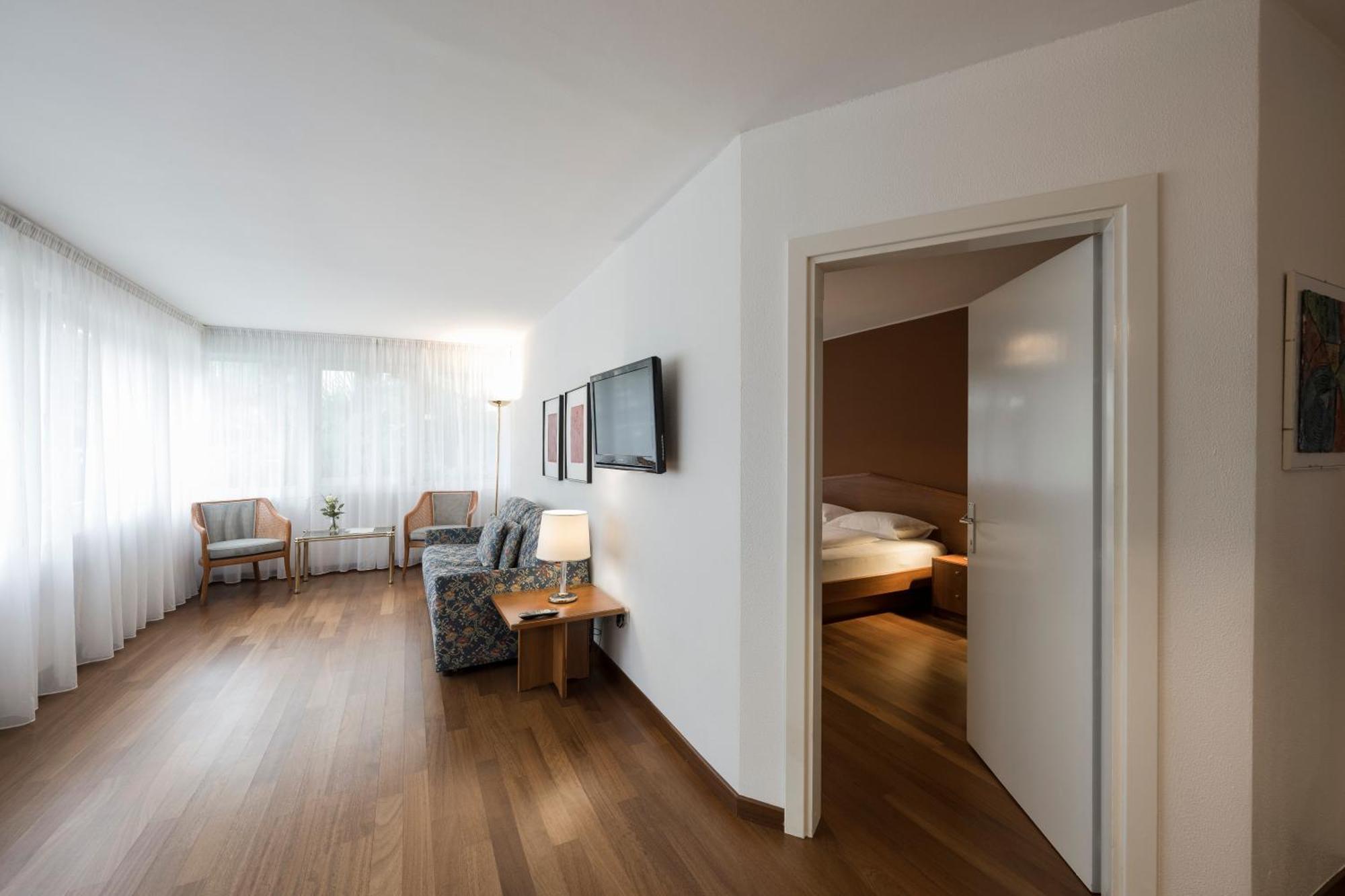 Residence Desiree Classic & Design Мерано Стая снимка