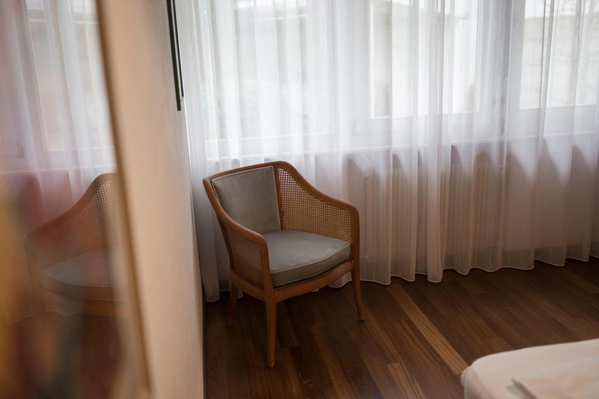 Residence Desiree Classic & Design Мерано Стая снимка